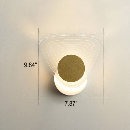 مصباح حائط LED هندسي من الأكريليك باللون الذهبي الفاخر بإضاءة عصرية 