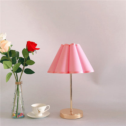 Traditional European Printed Fabric Petal Shade 1-Light Table Lamp For Bedroom