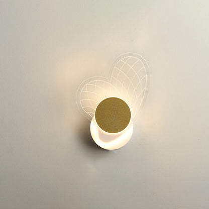 مصباح حائط LED هندسي من الأكريليك باللون الذهبي الفاخر بإضاءة عصرية 
