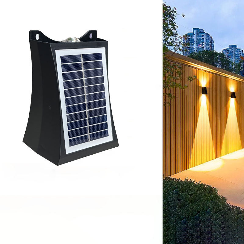 مصباح حائط LED شبه منحرف ABS PMMA مقاوم للماء يعمل بالطاقة الشمسية بتصميم عصري بسيط للفناء الخارجي 