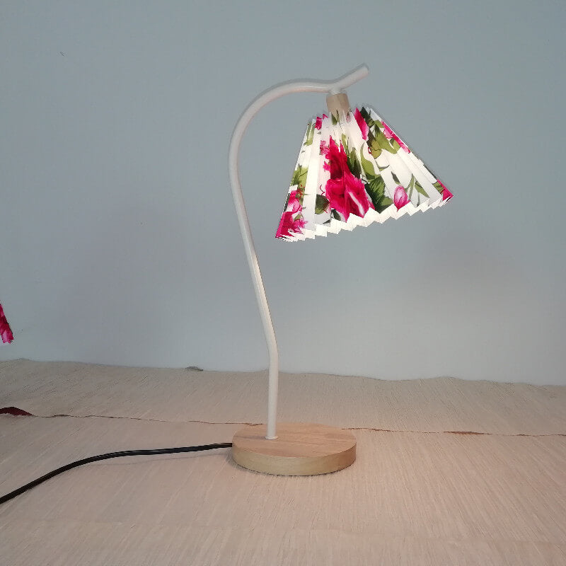 European Minimalist Pleated Solid Wood 1-Light Table Lamp