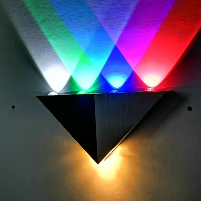مصباح حائط LED بتصميم هرمي مثلثي من الألومنيوم والأكريليك بتصميم إبداعي حديث 