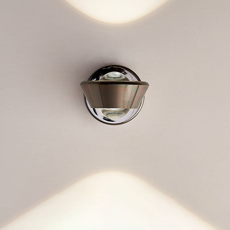 مصباح حائط LED بتصميم كرة حديدية إبداعي عصري بجانب السرير 