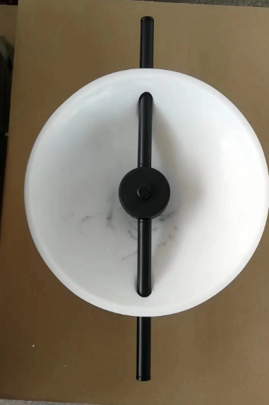 مصباح حائط LED دائري من الرخام والحديد بتصميم إسكندنافي حديث وبسيط 